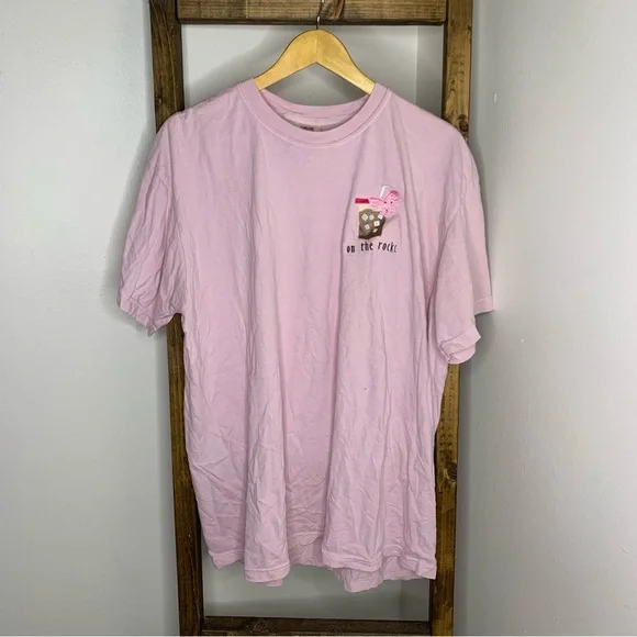 Comfort Colors Embroidered On The Rocks Pink Graphic T-Shirt XL - Picture 1 of 4